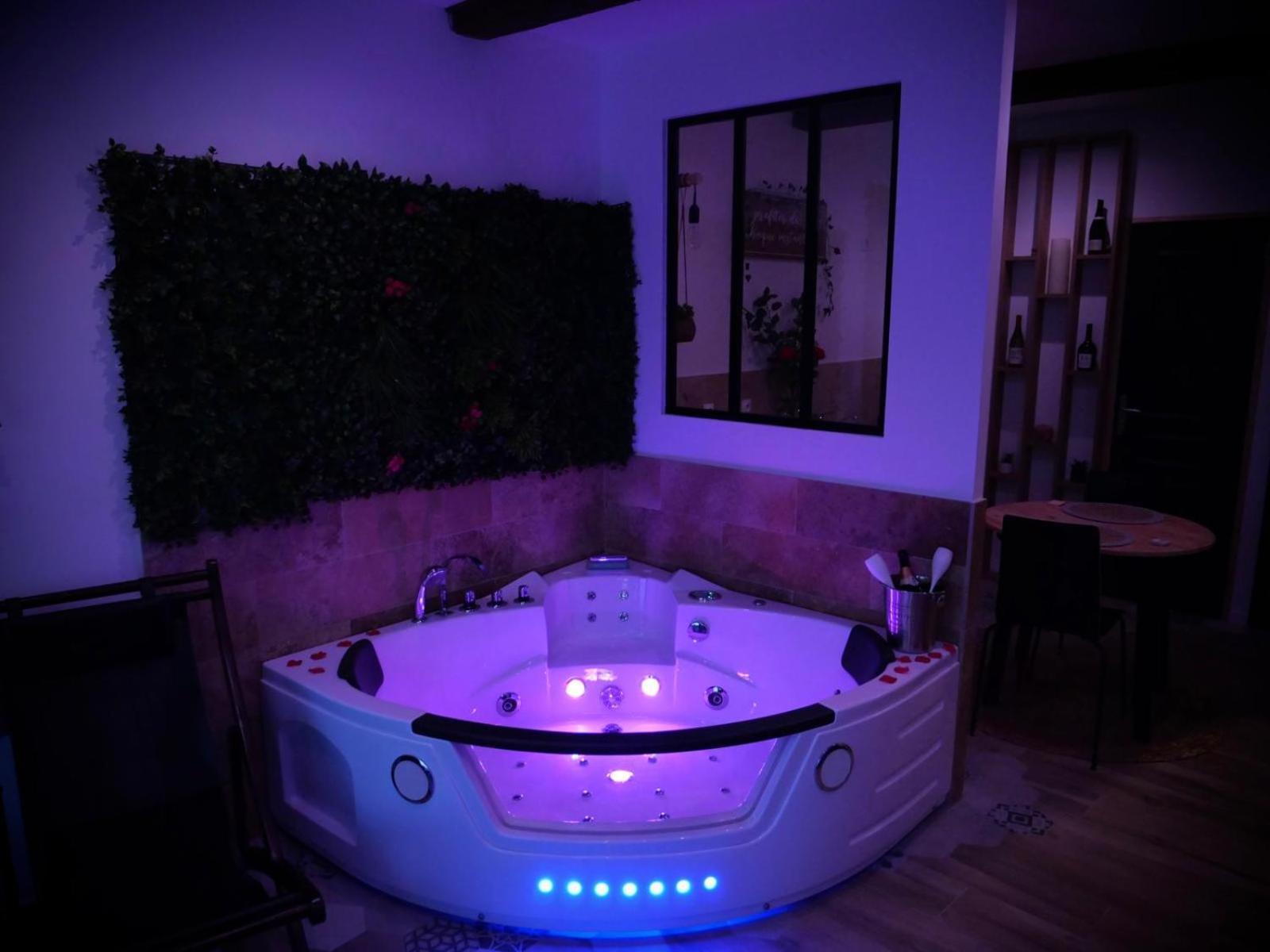 Maison Prestige Le Donjon Des Plaisirs Jacuzzi Montluel Екстер'єр фото