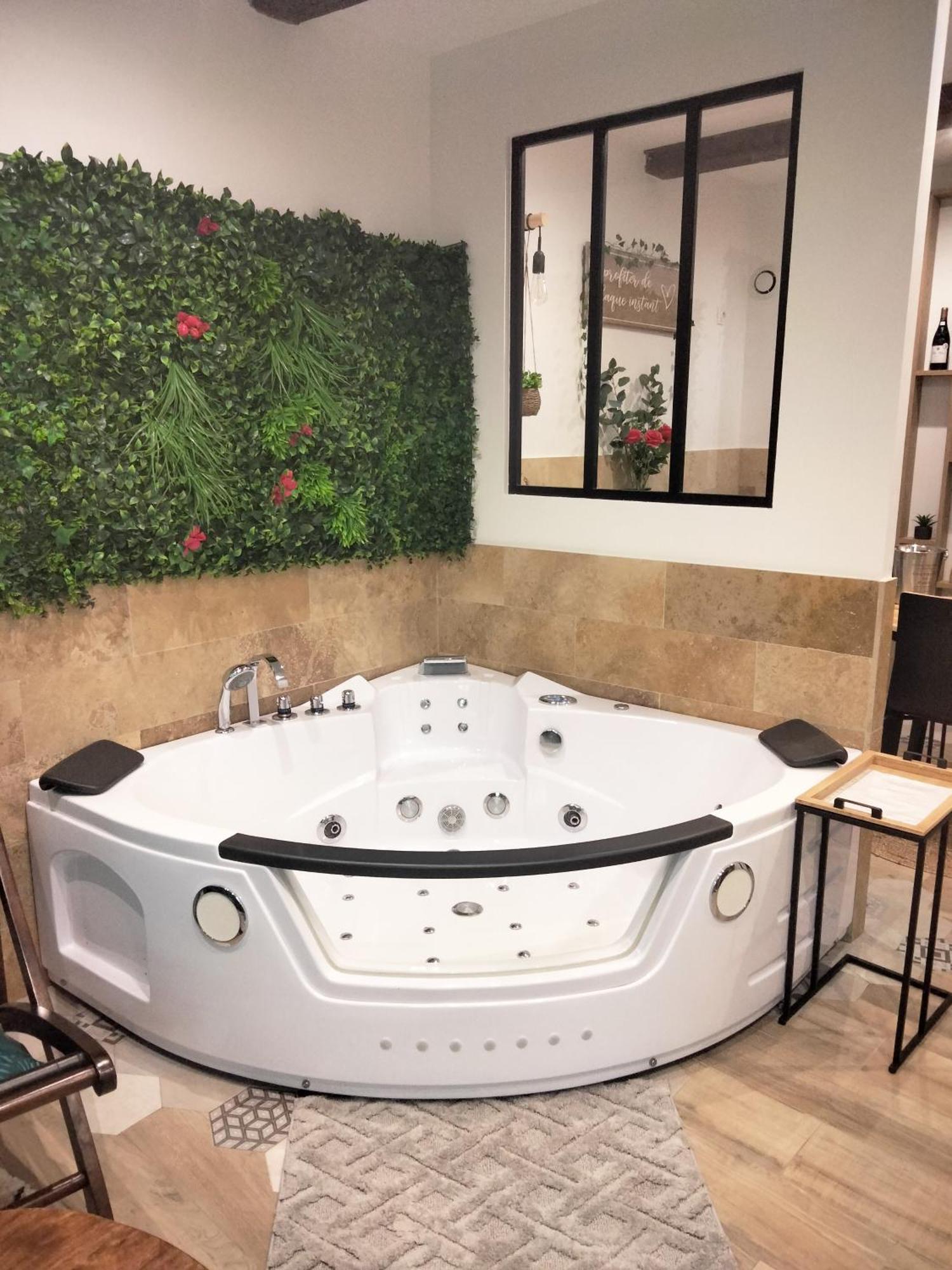 Maison Prestige Le Donjon Des Plaisirs Jacuzzi Montluel Екстер'єр фото
